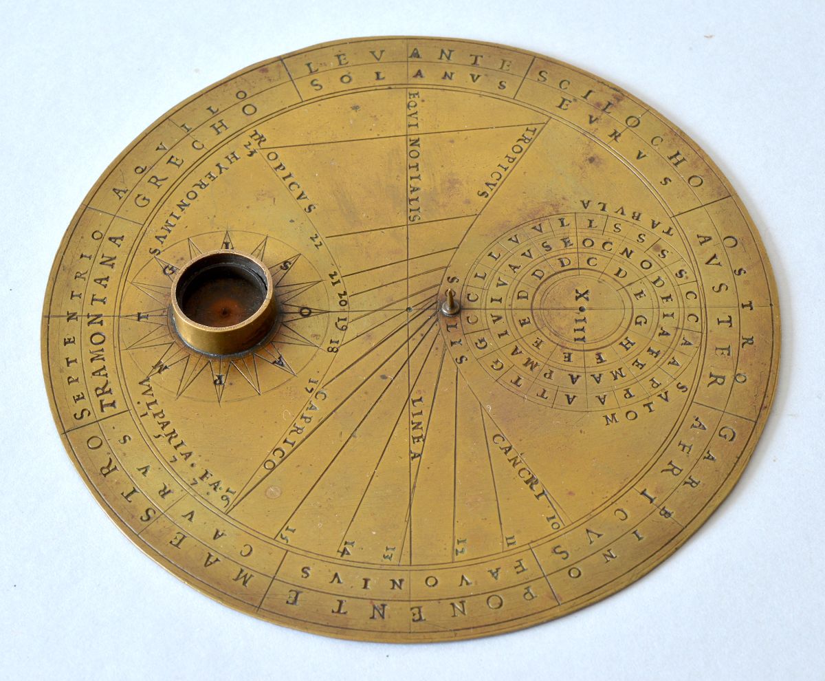 Round brass sundial signed HYERONIMVS VVLPARIA . FA (ciebat) 1577.
