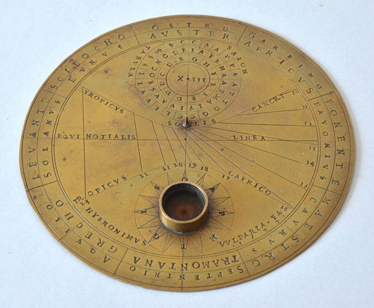 Round brass sundial signed HYERONIMVS VVLPARIA . FA (ciebat) 1577.